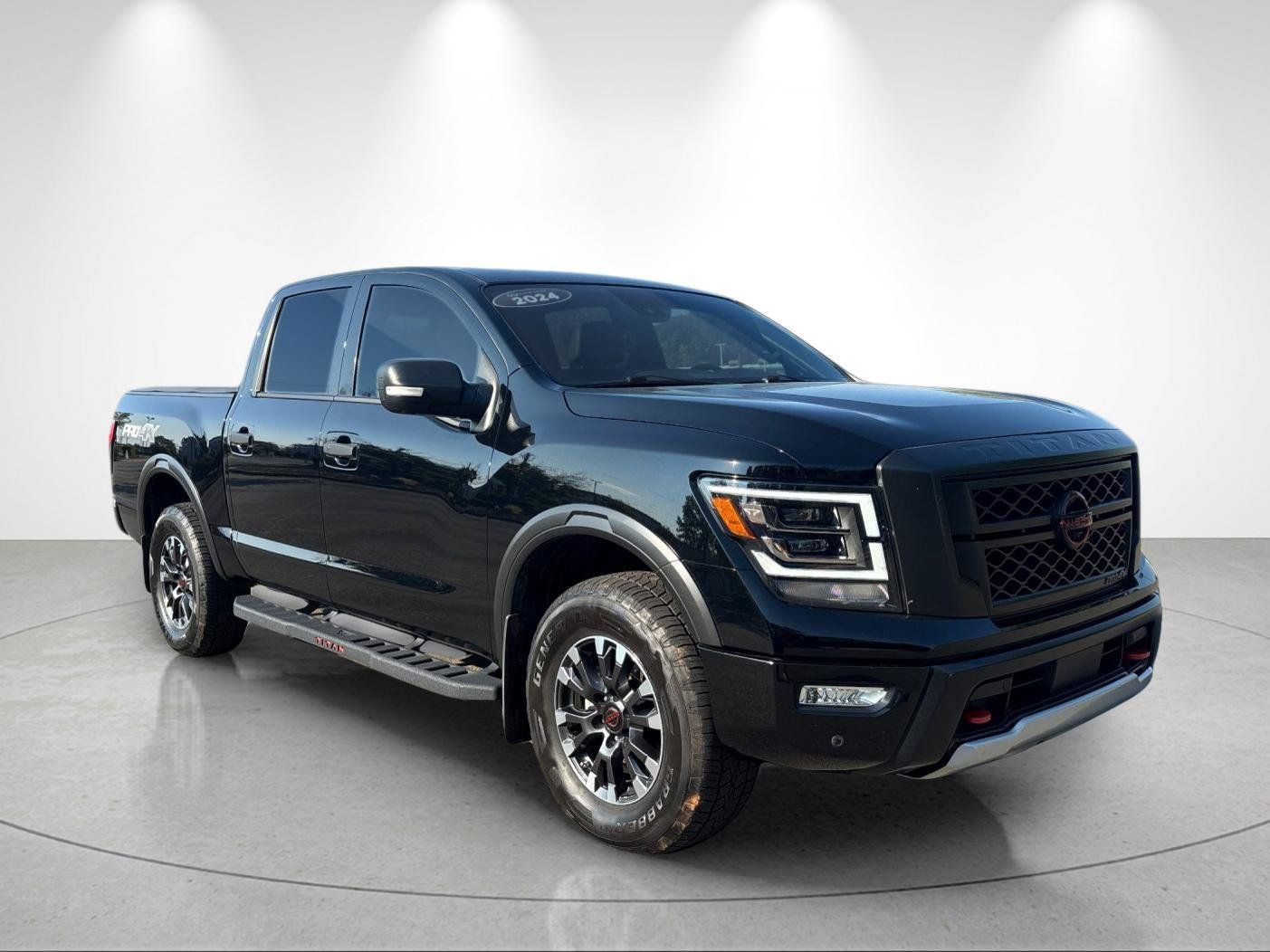 Used 2024 Nissan Titan PRO-4X w/ Pro-4x Convenience Package AWD/4WD image 7
