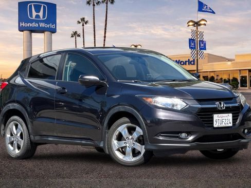 Used 2017 Honda HR-V EX image 2