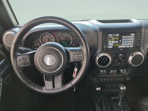 Used 2016 Jeep Wrangler Unlimited Sahara w/ Connectivity Group AWD/4WD image 10