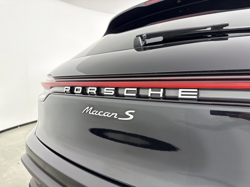 Certified 2024 Porsche Macan S AWD/4WD image 19