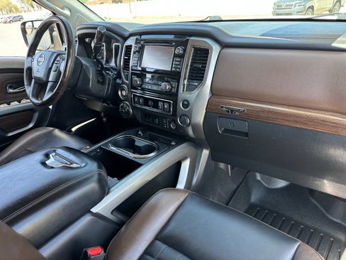 Used 2018 Nissan Titan Platinum Reserve w/ Platinum Utility Package AWD/4WD image 13