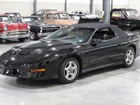 Used 1997 Pontiac Firebird Trans Am w/ Ram Air Performance Pkg RWD image 12