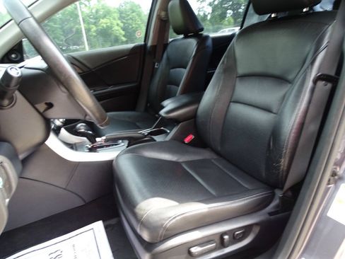 Used 2014 Honda Accord Touring image 2