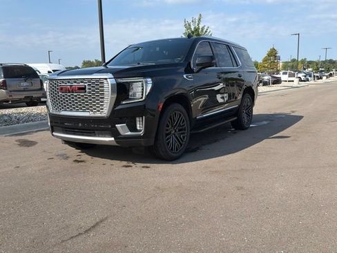 Used 2021 GMC Yukon Denali w/ LPO, Illumination Package AWD/4WD image 3
