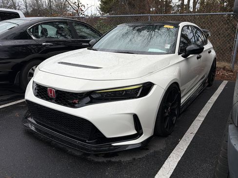 Used 2024 Honda Civic Type R image 2