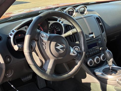 Used 2015 Nissan 370Z Coupe RWD image 16