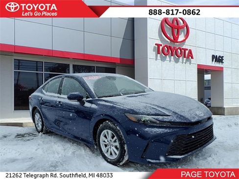 Certified 2025 Toyota Camry LE image 1