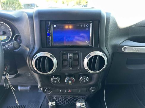 Used 2017 Jeep Wrangler Unlimited Sahara w/ Connectivity Group image 21