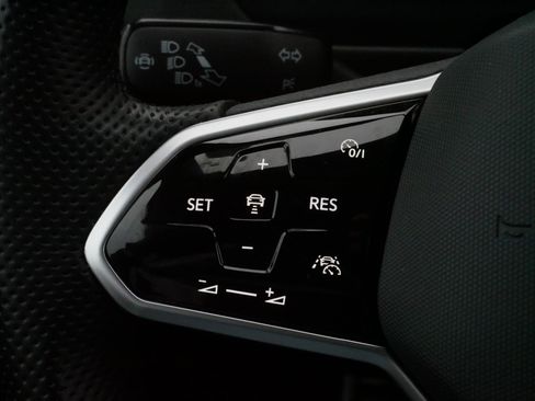 Certified 2023 Volkswagen Tiguan SE R-Line image 25