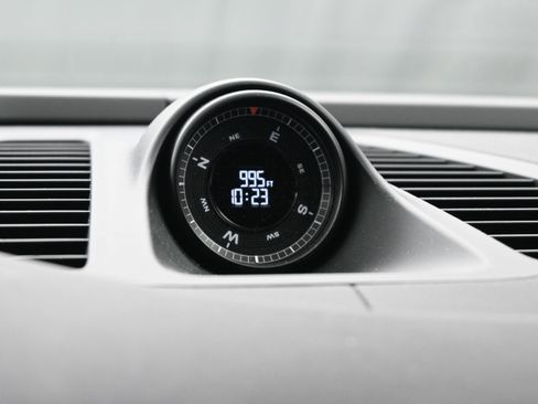 Certified 2025 Porsche Macan 4 Electric image 15