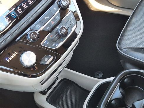 Used 2020 Chrysler Pacifica Limited image 21