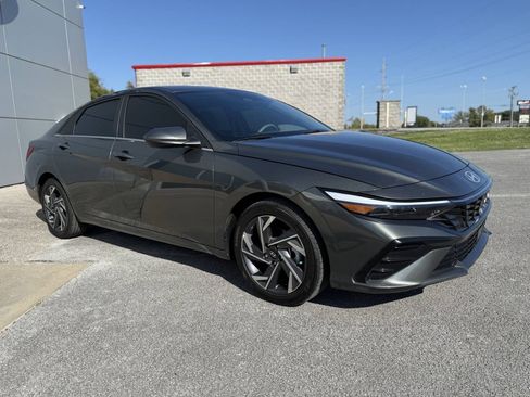 Used 2024 Hyundai Elantra SEL w/ Convenience Package image 8