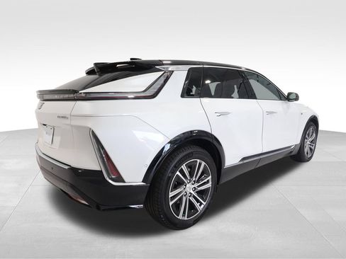 Certified 2024 Cadillac Lyriq Luxury AWD/4WD image 4