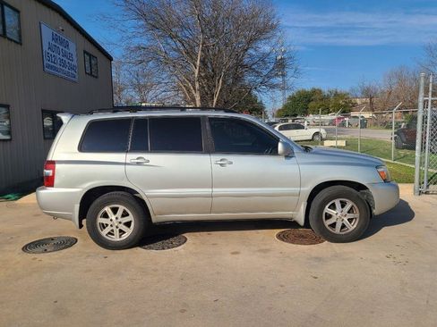 Used 2005 Toyota Highlander 2WD V6 image 2