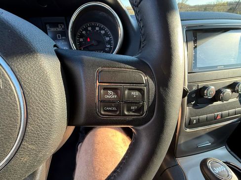 Used 2012 Jeep Grand Cherokee Laredo w/ Laredo E Group AWD/4WD image 20