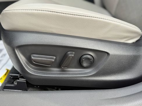 Used 2022 Toyota Camry XSE image 18