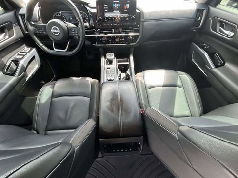 Used 2024 Nissan Pathfinder SL AWD/4WD image 13