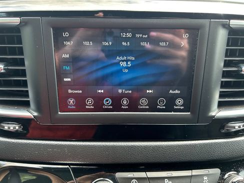Used 2020 Chrysler Pacifica Touring w/ S Appearance Package FWD image 27