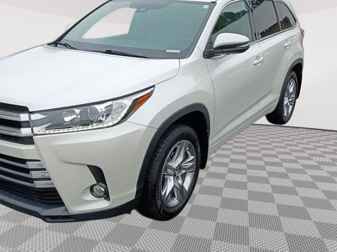 Used 2018 Toyota Highlander Limited FWD image 39