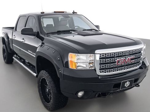 Used 2013 GMC Sierra 2500 Denali w/ Suspension Package, Off-Road AWD/4WD image 1