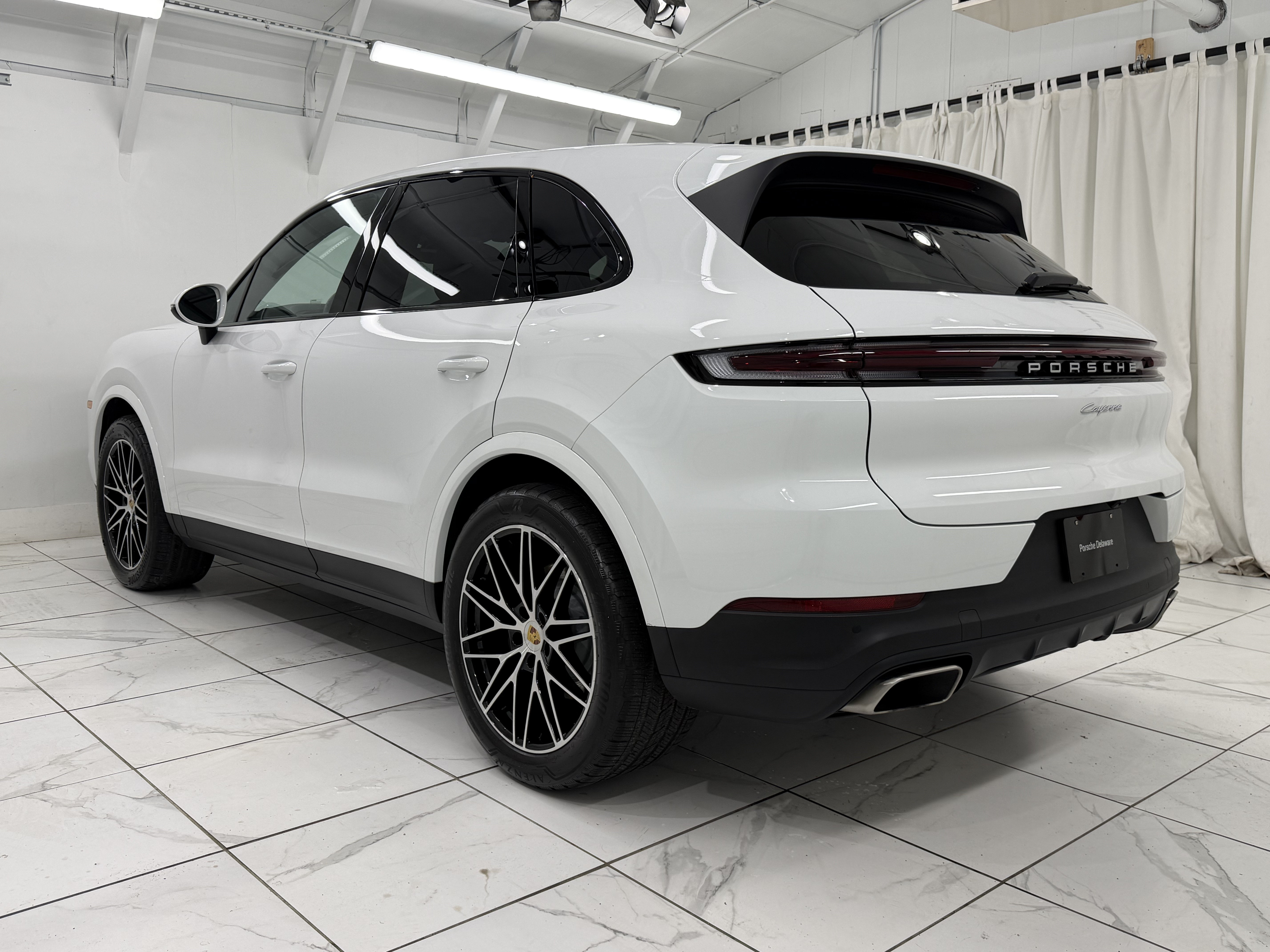 Certified 2024 Porsche Cayenne AWD/4WD image 3