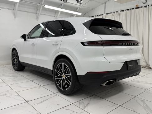 Certified 2024 Porsche Cayenne AWD/4WD image 3