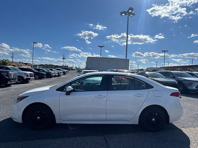 Used 2020 Toyota Corolla LE FWD image 2