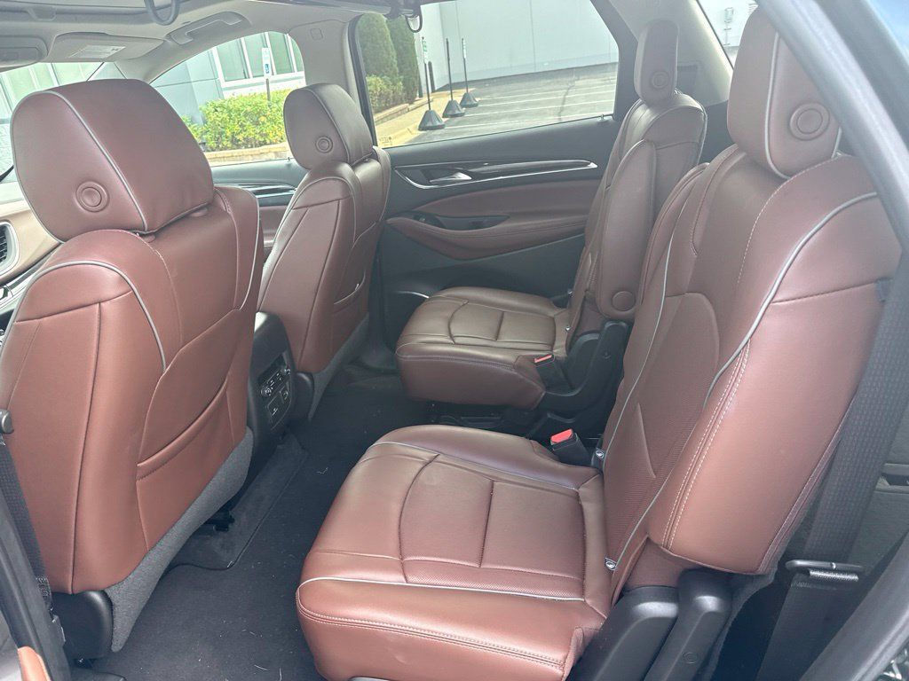 Used 2018 Buick Enclave Avenir w/ Avenir Technology Package AWD/4WD image 6