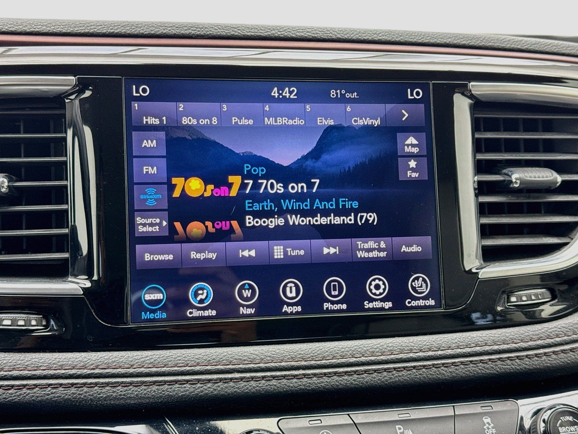 Used 2020 Chrysler Pacifica Limited FWD image 11