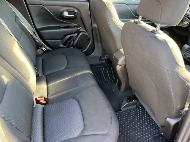 Used 2023 Jeep Renegade Latitude AWD/4WD image 20