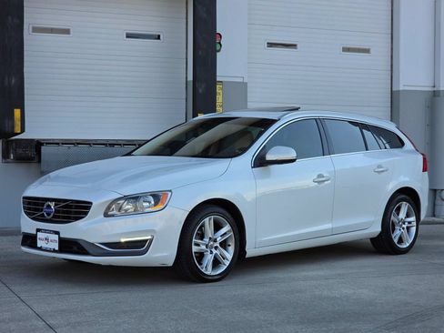 Used 2015 Volvo V60 T5 Premier FWD image 4