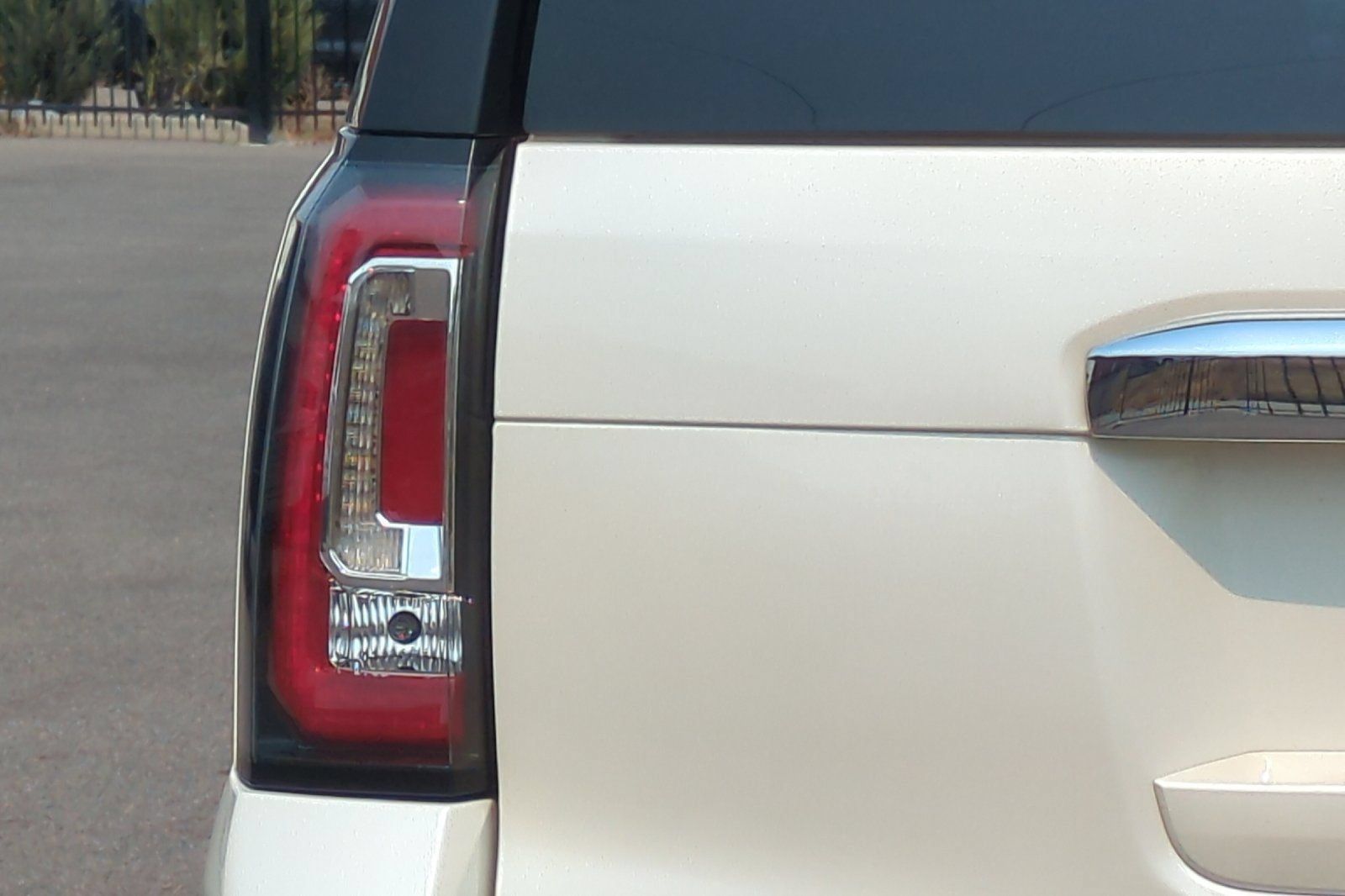 Used 2015 GMC Yukon Denali w/ Premium Package AWD/4WD image 45