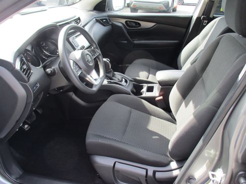 Used 2021 Nissan Rogue Sport S image 11