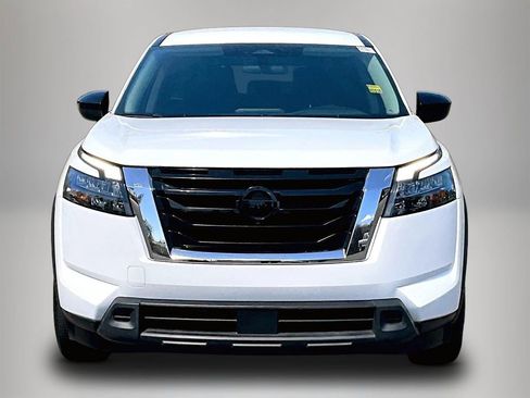 Used 2023 Nissan Pathfinder S image 3