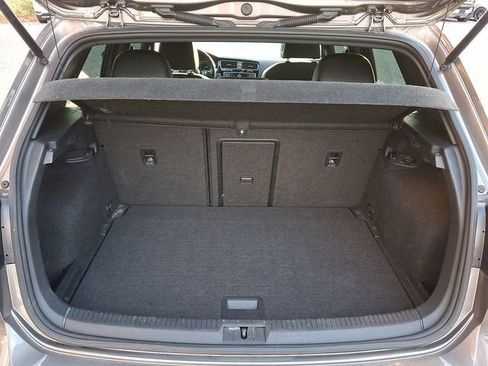 Used 2017 Volkswagen Golf R 4-Door image 32