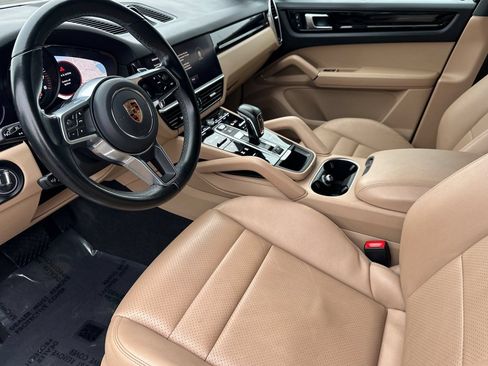 Used 2023 Porsche Cayenne AWD/4WD image 9
