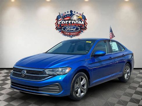 Used 2024 Volkswagen Jetta SE FWD image 2