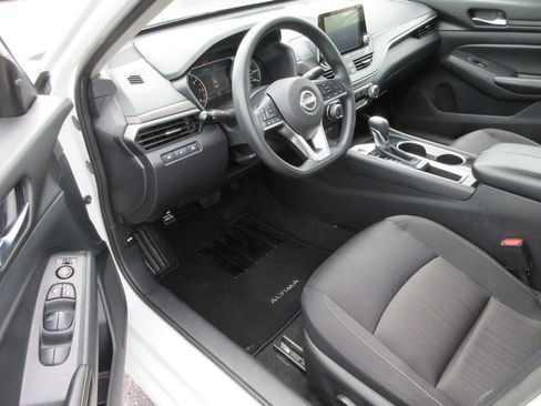 Used 2024 Nissan Altima 2.5 SV FWD image 12