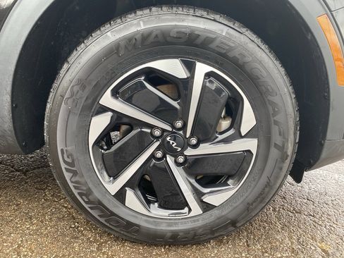 Certified 2023 Kia Sportage LX image 9