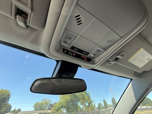 Used 2022 Chevrolet Equinox LT image 37