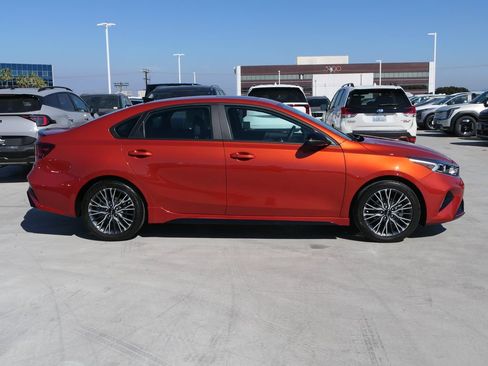 Used 2023 Kia Forte GT-Line w/ GT-Line Premium Package FWD image 3