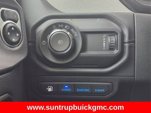 Used 2024 Jeep Wrangler Unlimited Sahara image 29