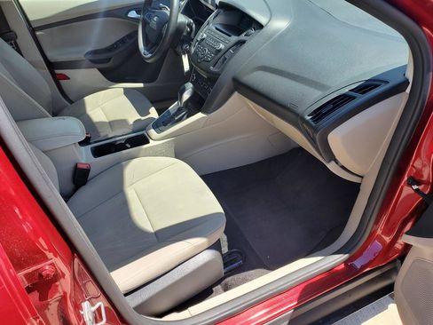Used 2017 Ford Focus SE FWD image 5
