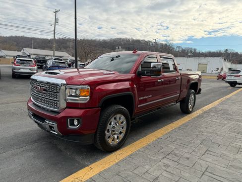 Used 2019 GMC Sierra 2500 Denali w/ Duramax Plus Package image 4