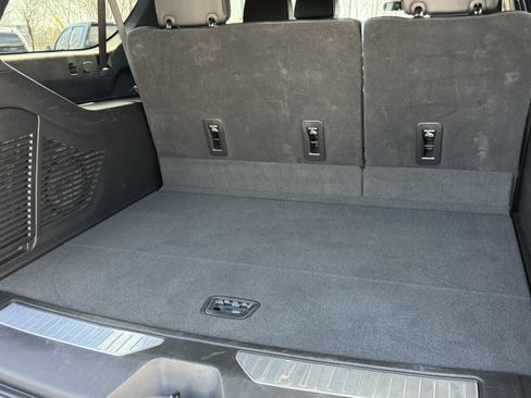 Used 2025 Chevrolet Suburban Premier image 31