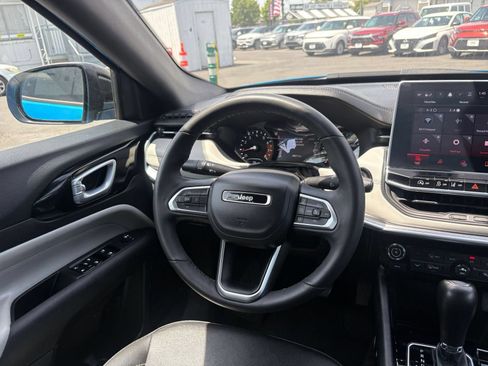 Used 2025 Jeep Compass Limited AWD/4WD image 30