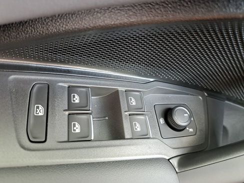 New 2026 Volkswagen Tiguan SE FWD image 16