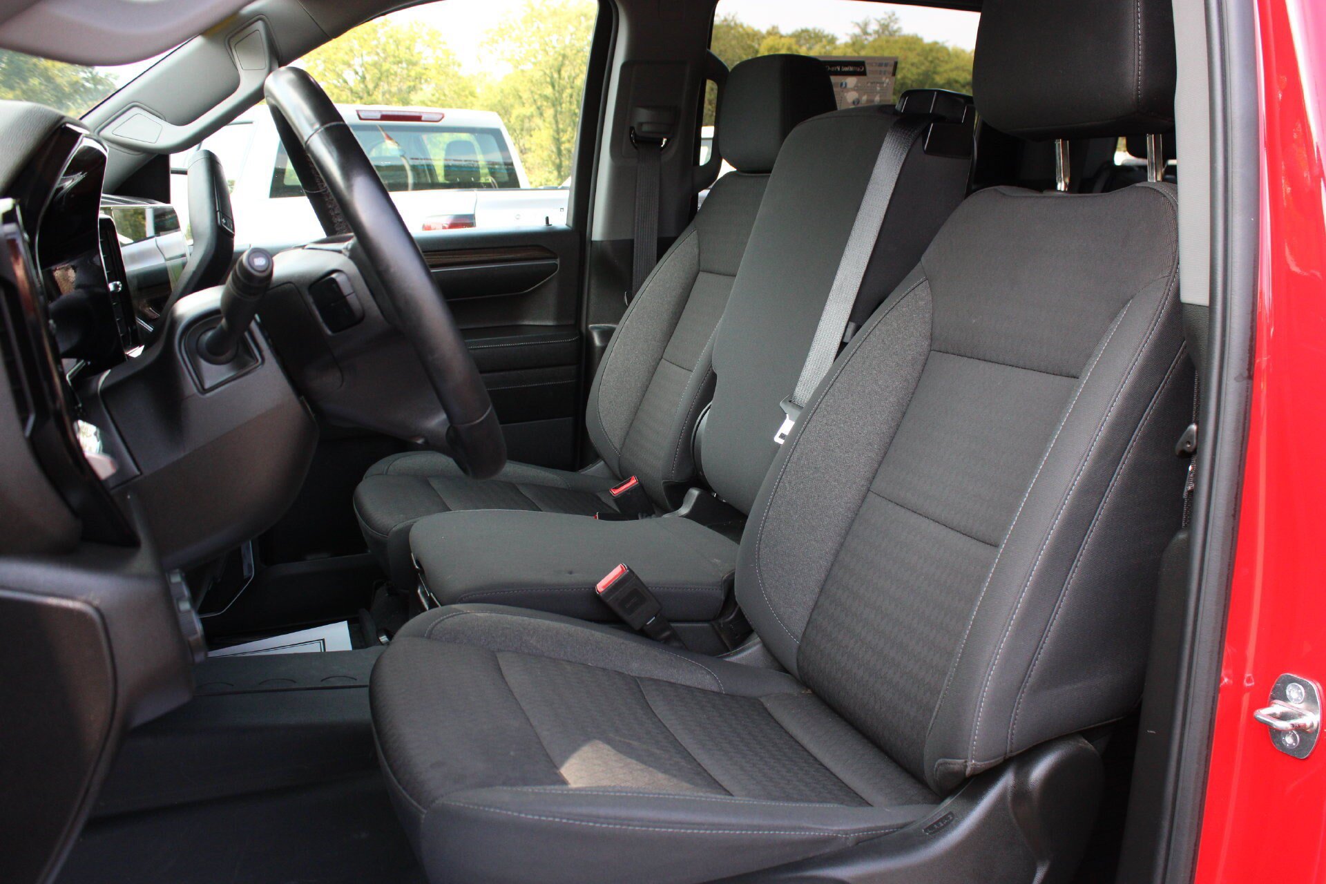 Used 2024 Chevrolet Silverado 1500 LT AWD/4WD image 17