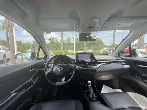 Used 2021 Toyota C-HR Limited FWD image 27