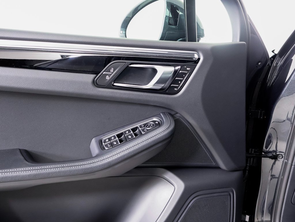 Certified 2026 Porsche Macan AWD/4WD image 19